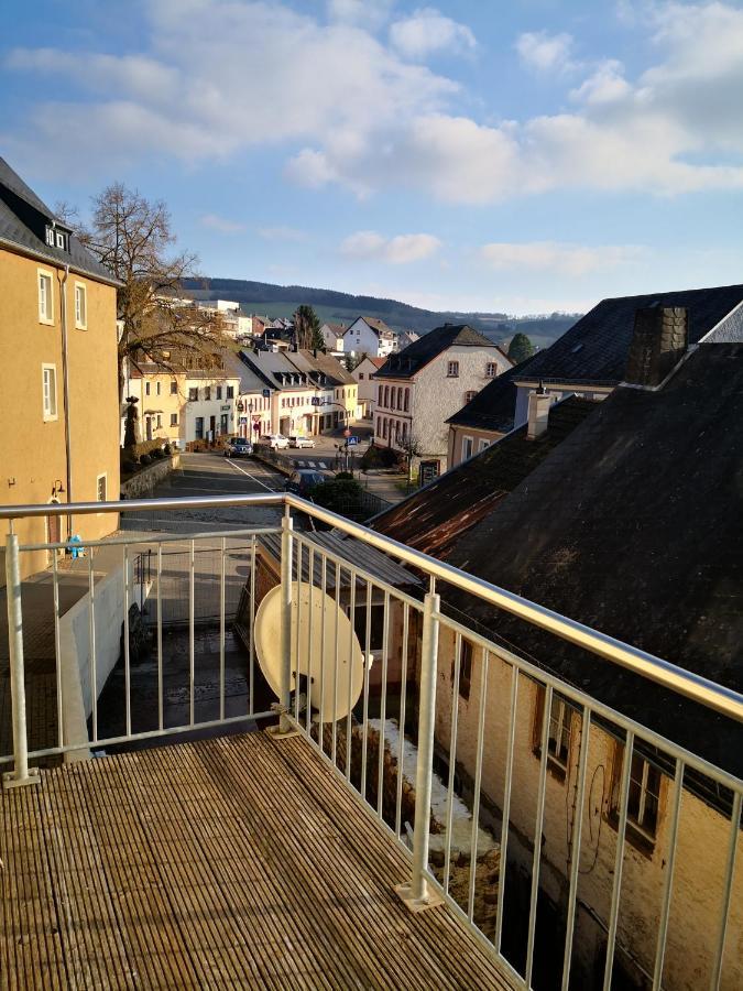 Mooi Ruim Appartement In Antieke Stadsboerderij Schönecken Eksteriør bilde