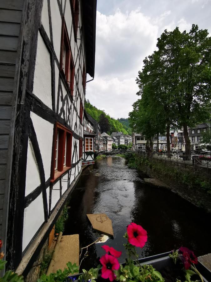 Mooi Ruim Appartement In Antieke Stadsboerderij Schönecken Eksteriør bilde